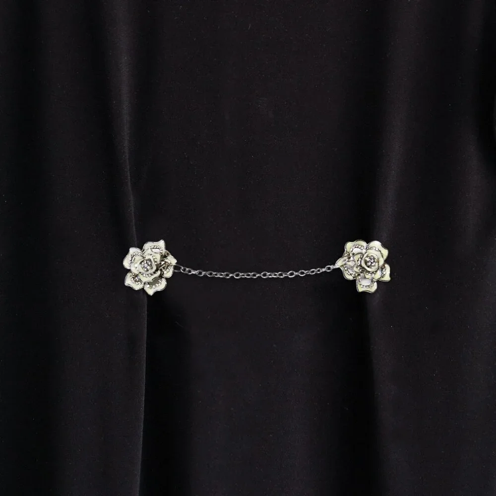 Dainty Flower Sweater Clip | Vintage-Inspired Floral Cardigan Guard - Picture 9 of 10